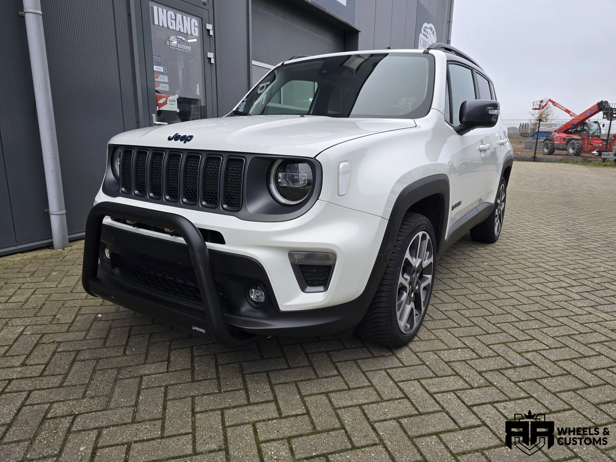 Jeep Renegade - Vooorzien van Misutonida Bullbar en isutonida Rearbar!