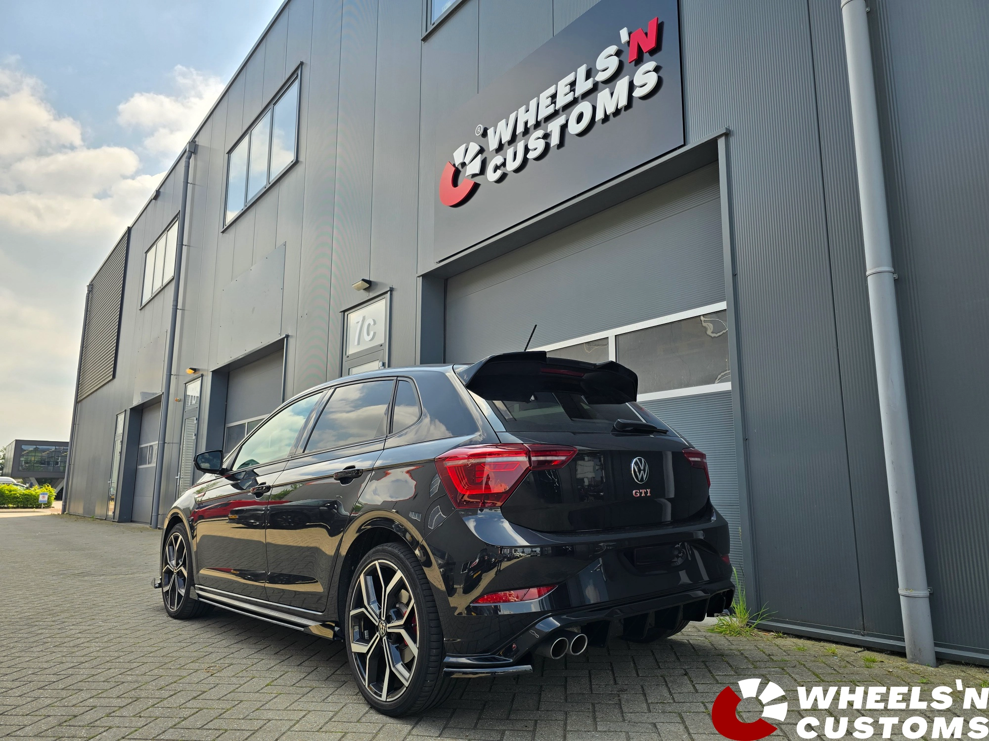 Volkswagen  Polo Gti Mk6  voorzien van Maxton Design onderdelen
