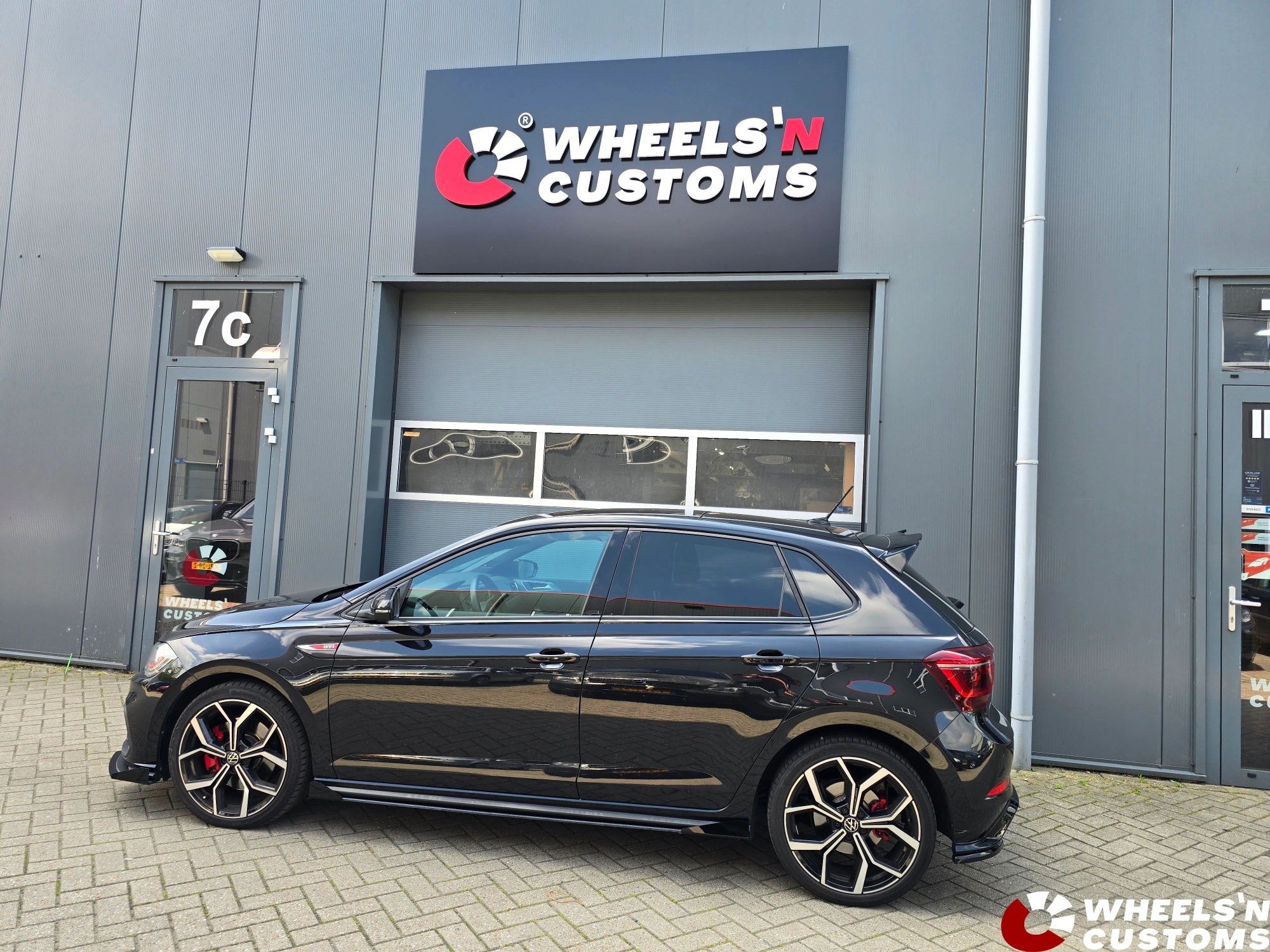 Volkswagen  Polo Gti Mk6  voorzien van Maxton Design onderdelen