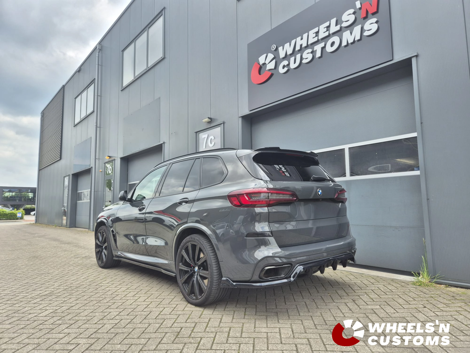BMW X5 voorzien van Maxton Design onderdelen