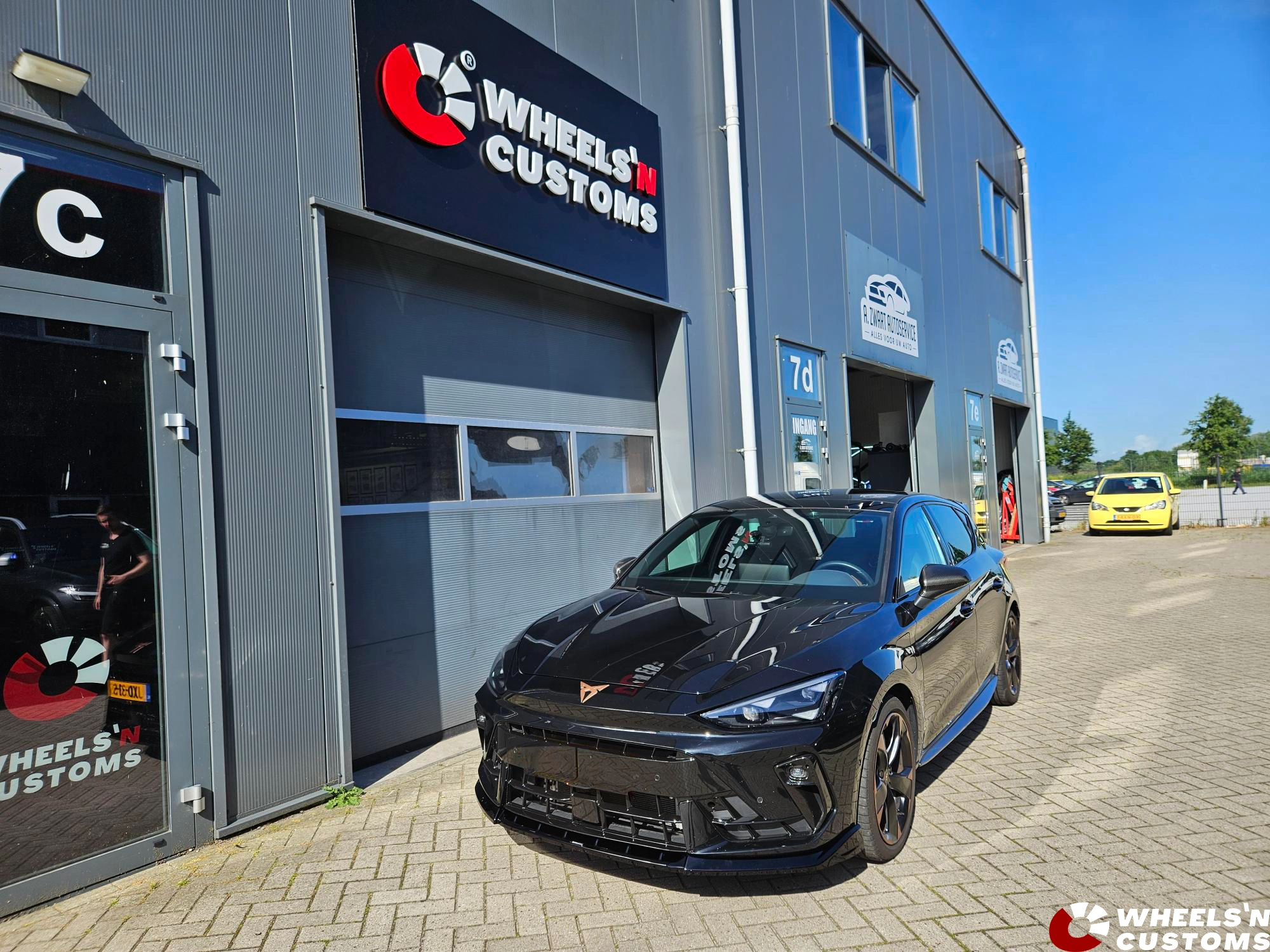 Cupra leon voorzien van Maxton Design onderdelen