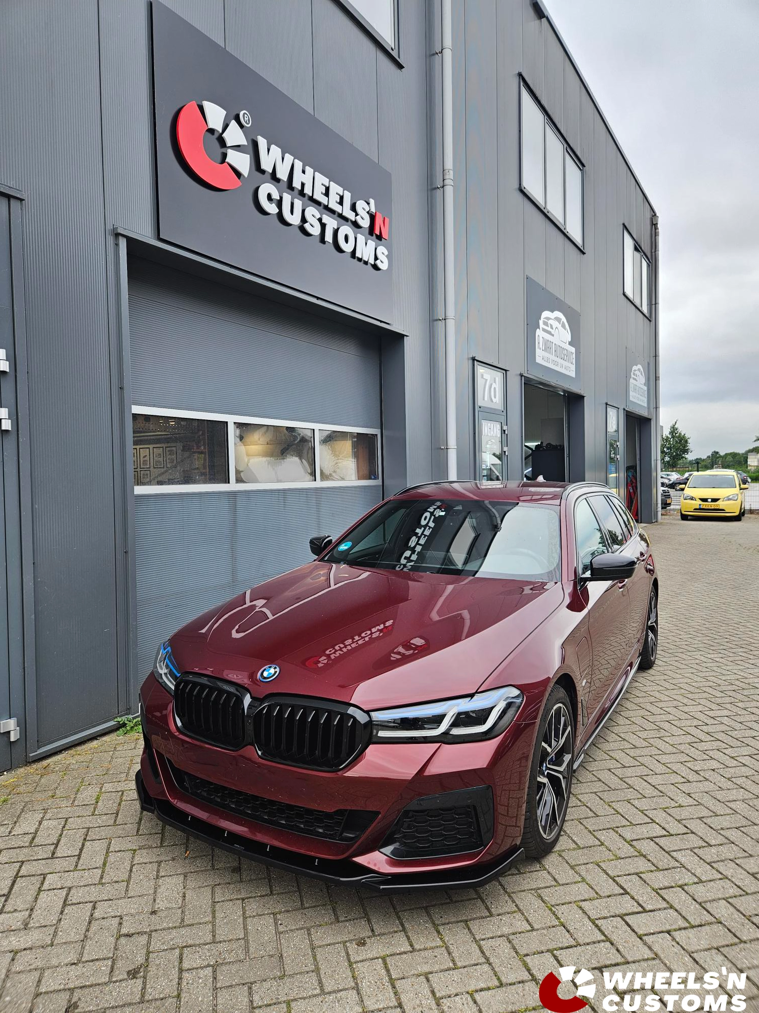 BMW  5 Serie G30 voorzien van Maxton Design onderdelen