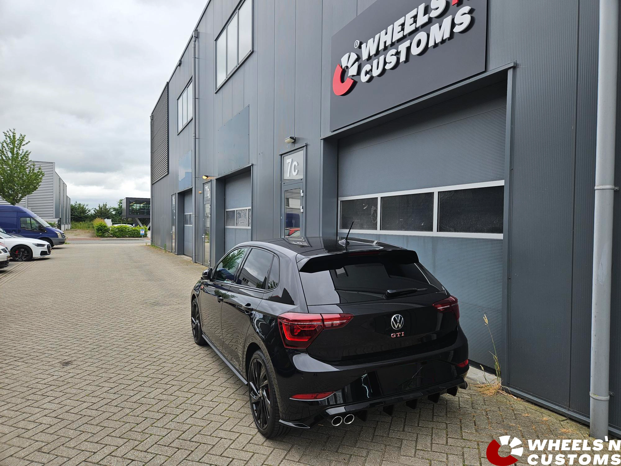 Volkswagen Polo Gti Mk6 voorzien van Maxton Design onderdelen