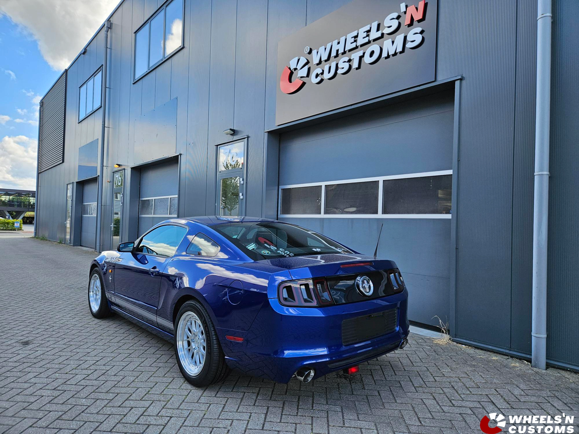 Ford Mustang 2014 JR Wheels JR40 18x8.5 ET15-35 Custom PCD Silver Machined Face  