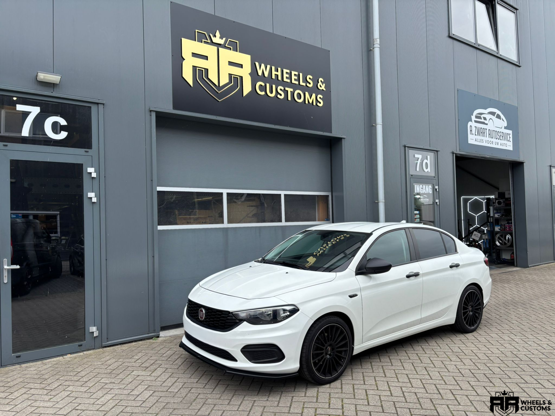 Fiat Tipo voorzien van een Maxton Design bumperlip