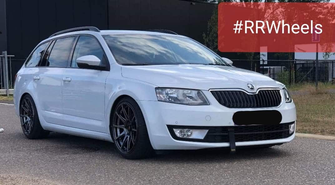 Skoda Octavia - 18 inch Japan Racing JR11 - 5x112 8.5J ET40