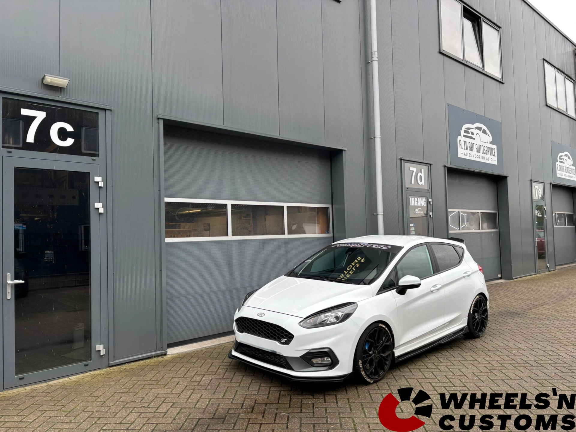 Fod Fiesta MK8 ST-Line voorzien van een Maxton Design bumperlip